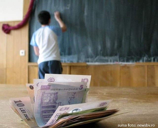 Amenzi pentru angajații din școli care pretind bani elevilor. Proiectul a fost adoptat de Senat