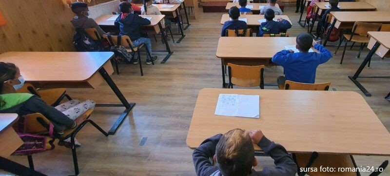 După două săptămâni de vacanță forțată, elevii își reiau de azi cursurile. Ministerul Educației a stabilit însă o serie de reguli noi