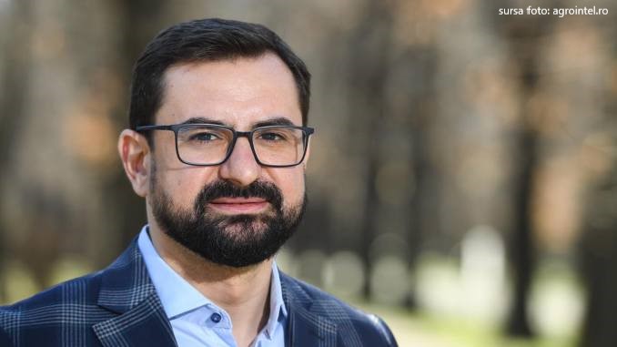 Satul românesc va dispărea, când toată populația planetei va mânca lăcuste, susține Ministrul Agriculturii, Adrian Chesnoiu