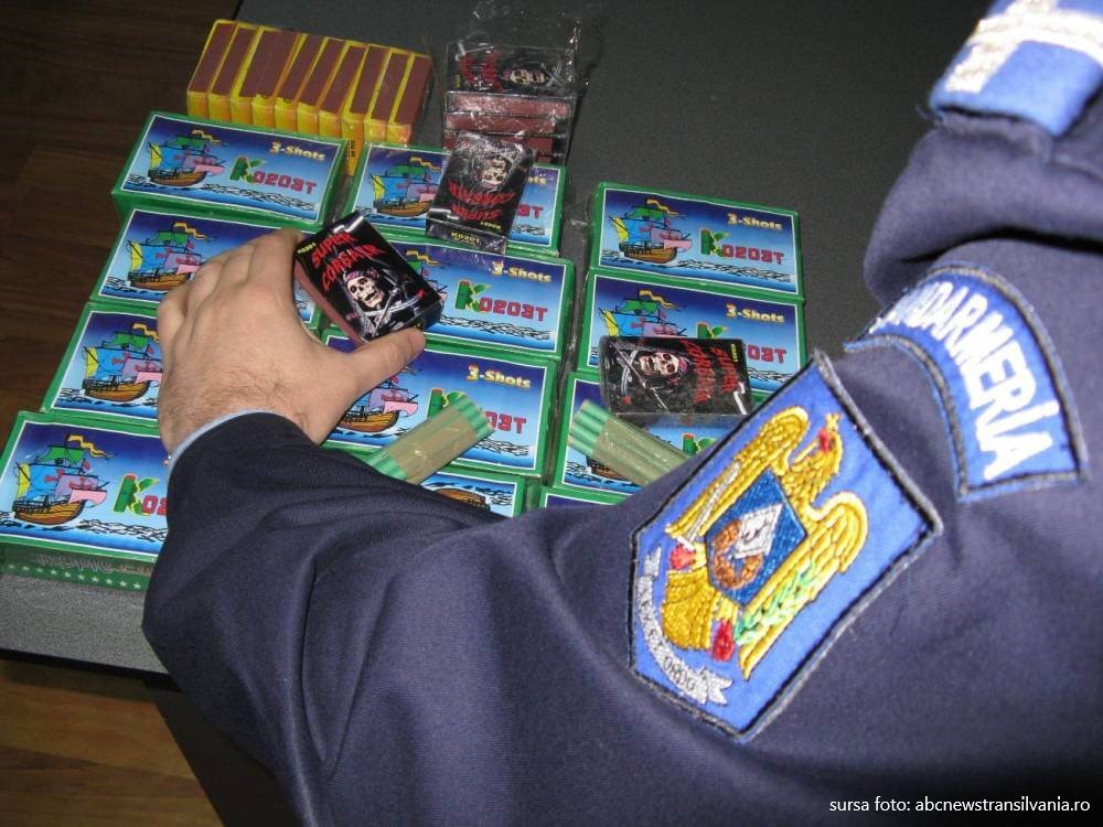 Polițiștii avertizează: Se vor acorda amenzi uriașe pentru cei care vând ilegal petarde şi artificii