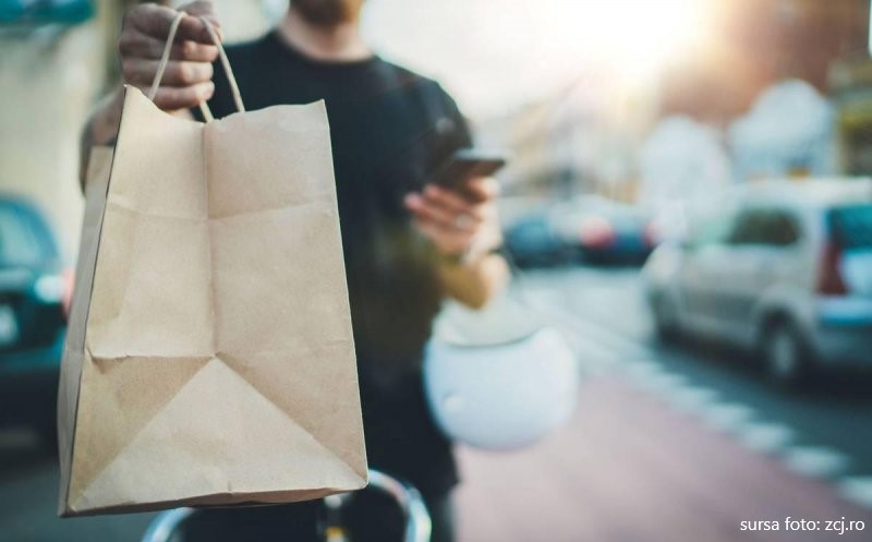 Clujul, în topul comenzilor de mâncare online. Burgerii, pizza, șaorma au fost cele mai căutate produse
