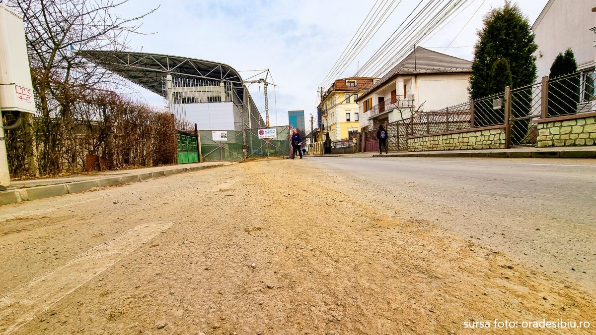 Șantierele Sibiului, în special cel de la stadionul municipal, sunt pline cu noroi, afectând locuitorii