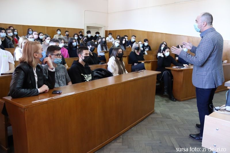 Prefectul Mara Togănel a transmis mesaje antidrog elevilor de la Colegiul “Alexandru Papiu Ilarian”