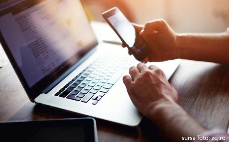 Bani pentru perfecționare digitală pentru peste 4.000 de profesori din municipiul Cluj Napoca