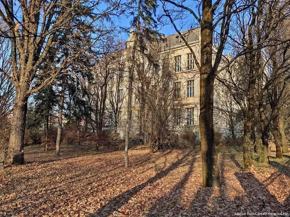 Parcul dendrologic al Colegiului Național Liviu Rebreanu va fi reamenajat cu 600.000 de euro