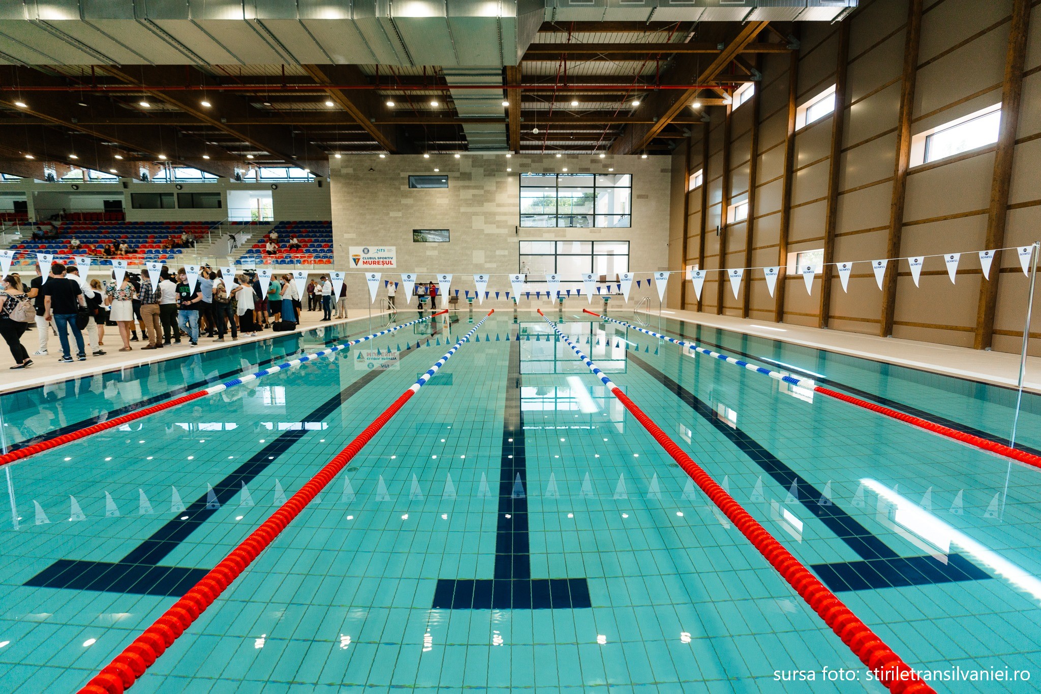 Bazinul Olimpic din Târgu Mureș își va deschide portile în curând pentru iubitorii înotului