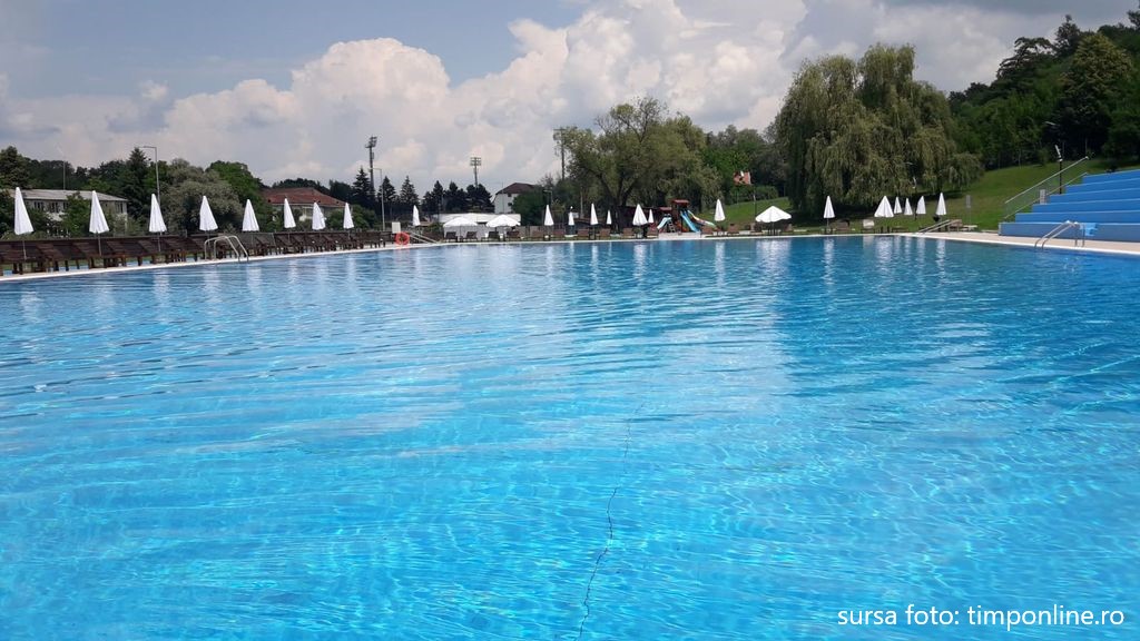 Ștrandul Codrișor, destinația perfectă pentru baie, plajă și relaxare în zilele toride de vară