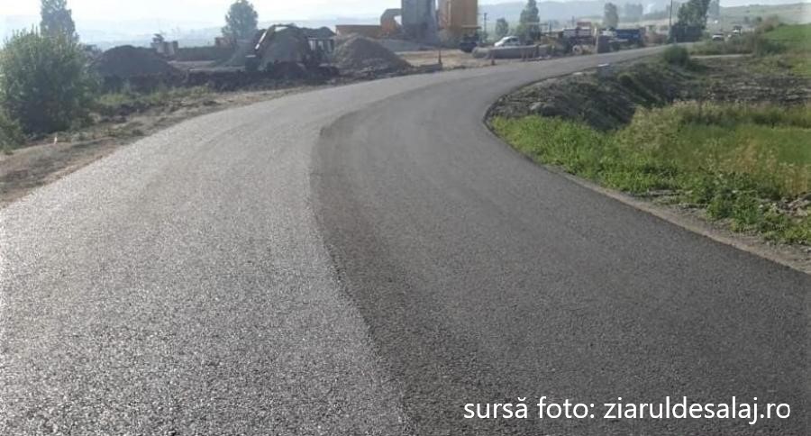 Un nou tronson din județul Sălaj e în reabilitare: se toarnă asfaltul pe drumul Crasna - Aghireș