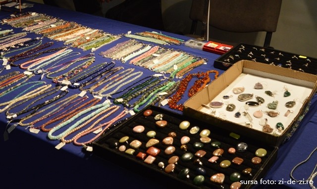 Muzeul județean Mureș găzduiește expoziția MINERALIA a cărei temă este ”Chihlimbarul”