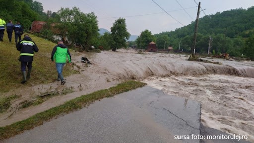 Două drumuri din județul Cluj, distruse de inundații, vor fi refăcute cu peste 3,5 milioane lei
