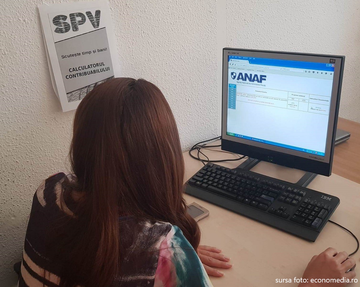 Firmele și românii cu profesii liberale vor trebui să se înregistreze în platforma ANAF