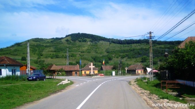 În județul Cluj se fac noi lucrări de asfaltare pe un drum turistic care duce la Mănăstirea Nicula
